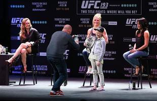 Estrelas femininas do UFC participam de Media Day com fs em Sydney