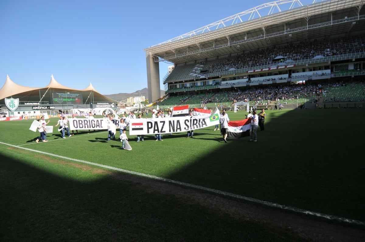 Atltico abriu as portas do Independncia para refugiados srios como forma de homenage-los e de pedir paz no pas