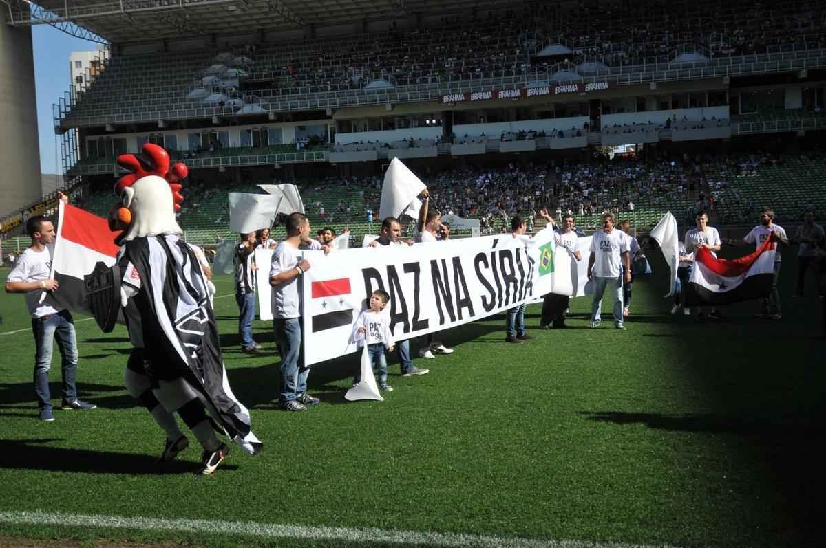 Atltico abriu as portas do Independncia para refugiados srios como forma de homenage-los e de pedir paz no pas
