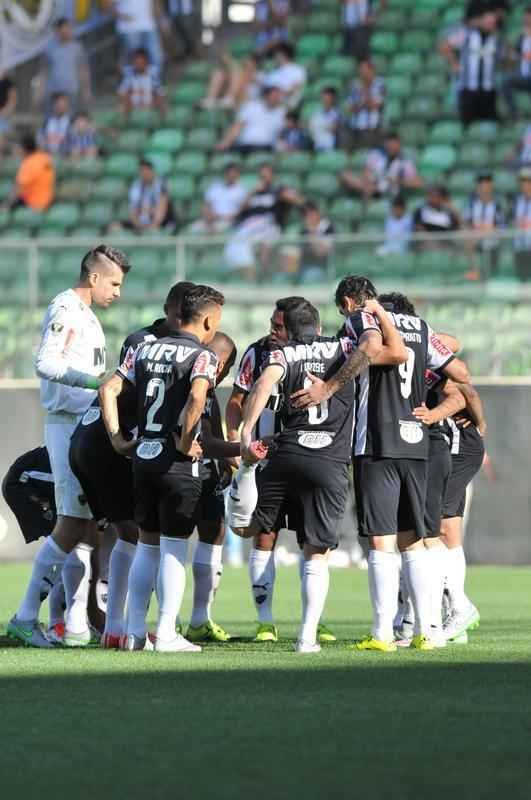 Lances do primeiro tempo do jogo entre Atltico e Flamengo no Independncia