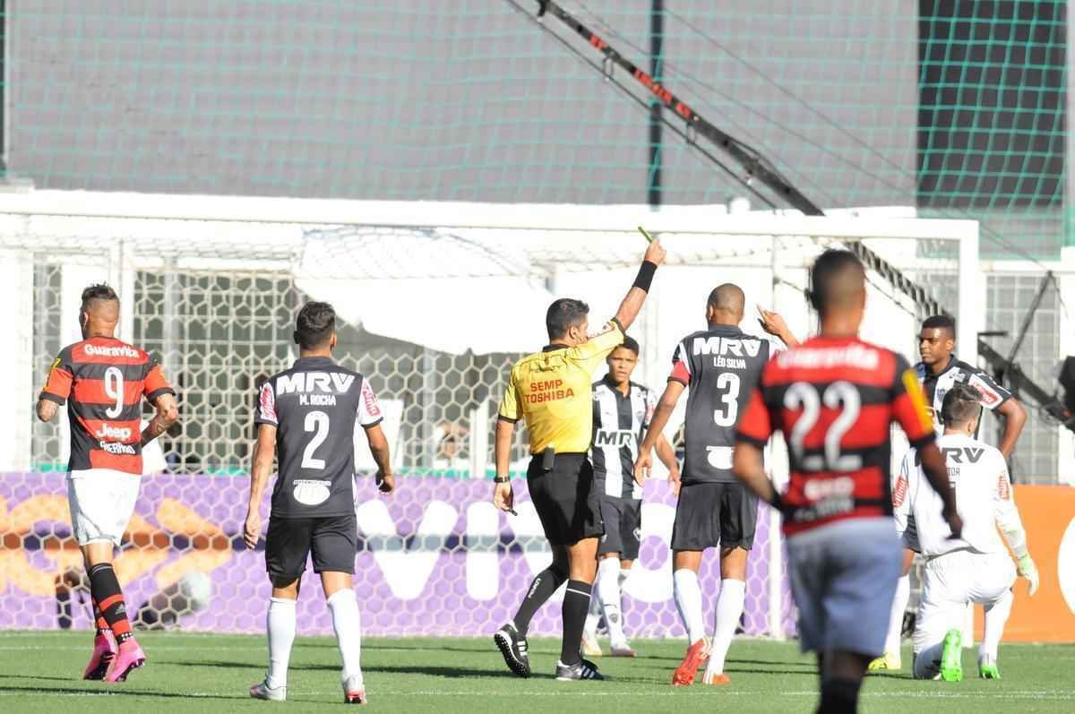 lances do primeiro tempo do jogo entre Atltico e Flamengo no Independncia