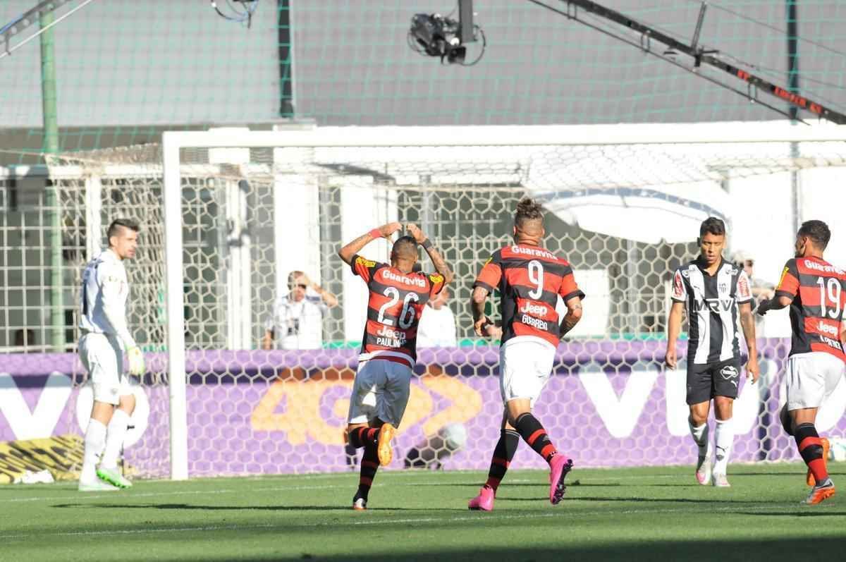 Paulinho comemora gol do Flamengo no Independncia