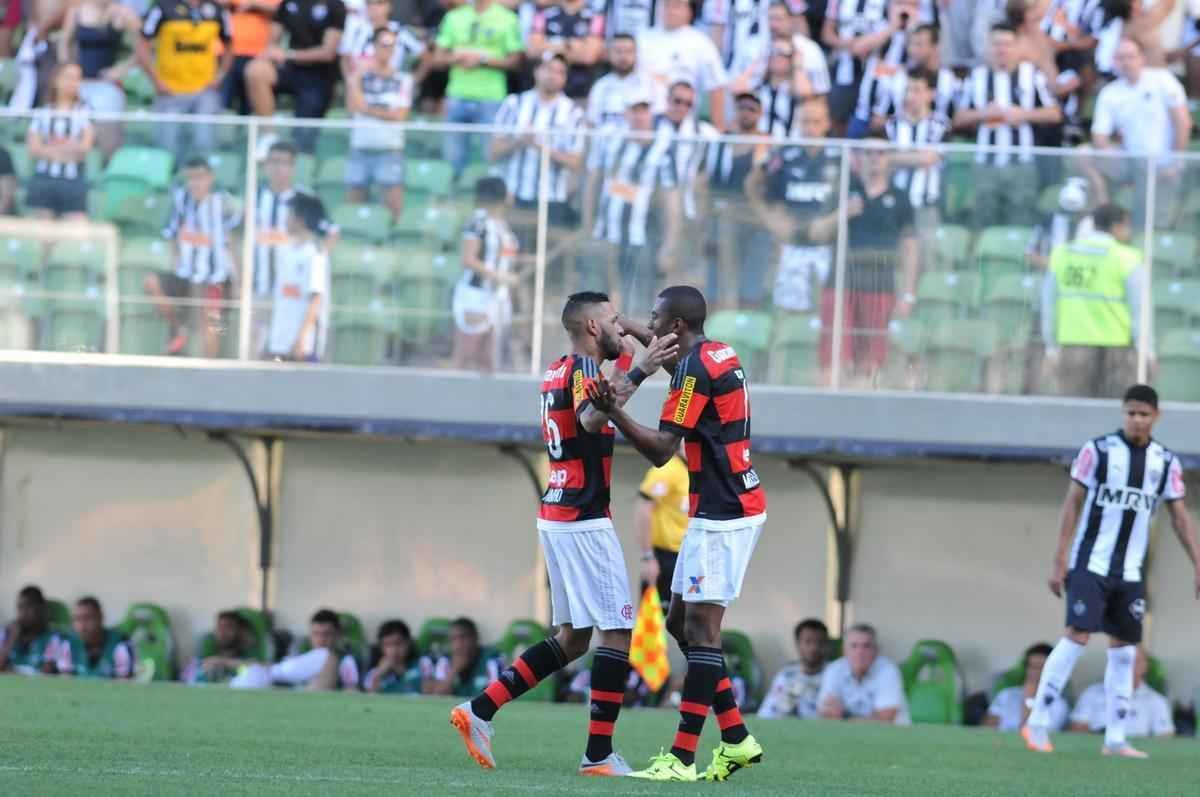 Paulinho comemora gol do Flamengo no Independncia