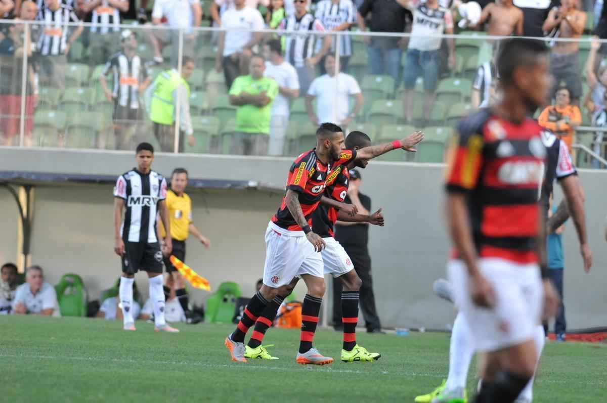 Paulinho comemora gol do Flamengo no Independncia