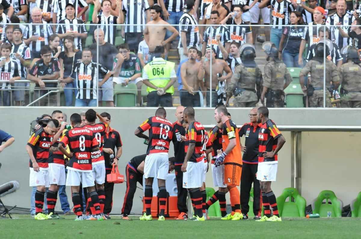 Imagens do segundo tempo da partida no Independncia, que teve at intervalo tcnico por conta do calor
