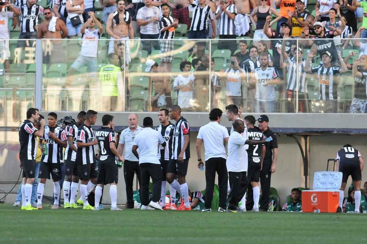 Imagens do segundo tempo da partida no Independncia, que teve at intervalo tcnico por conta do calor