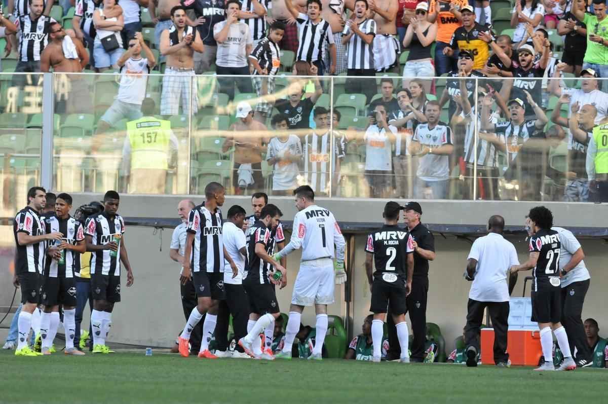 Imagens do segundo tempo da partida no Independncia, que teve at intervalo tcnico por conta do calor