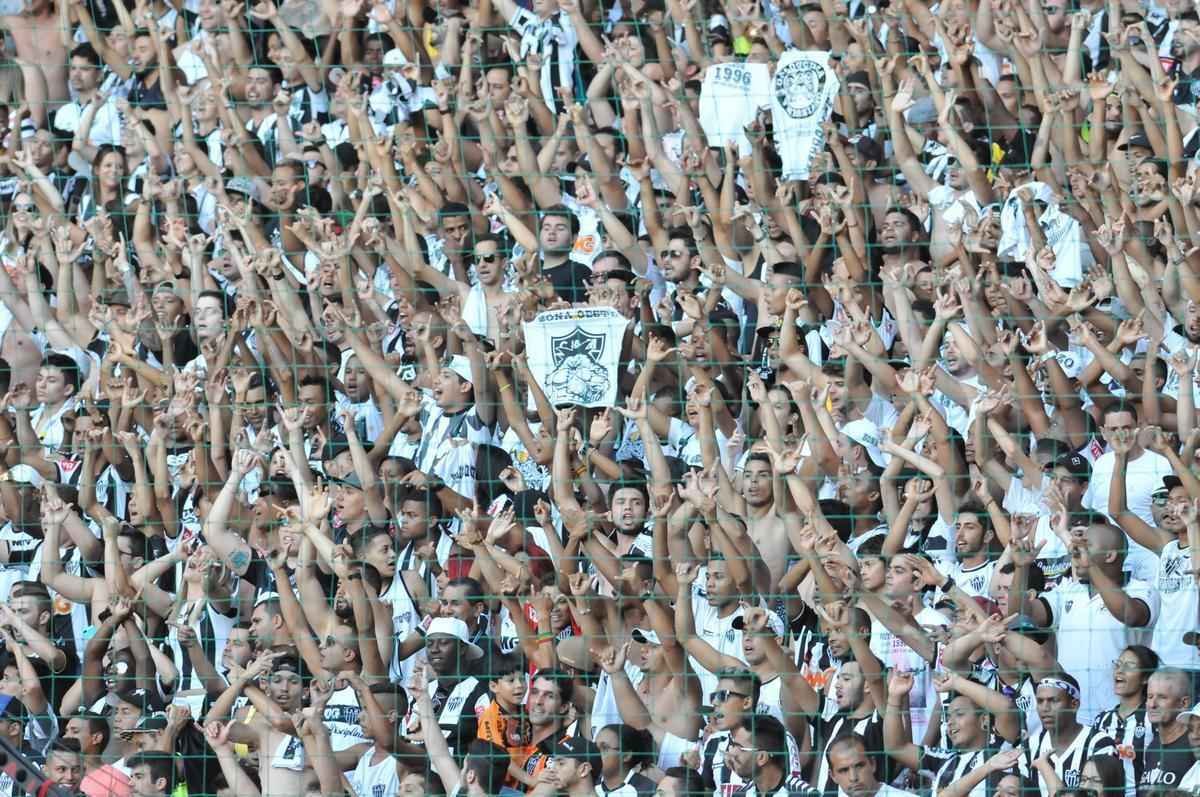 Imagens do segundo tempo da partida no Independncia, que teve at intervalo tcnico por conta do calor