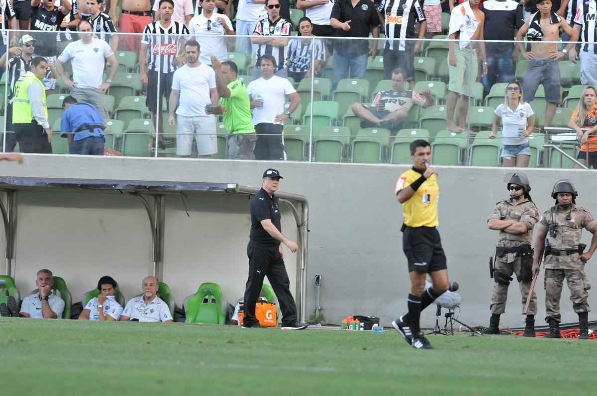 Imagens do segundo tempo da partida no Independncia, que teve at intervalo tcnico por conta do calor