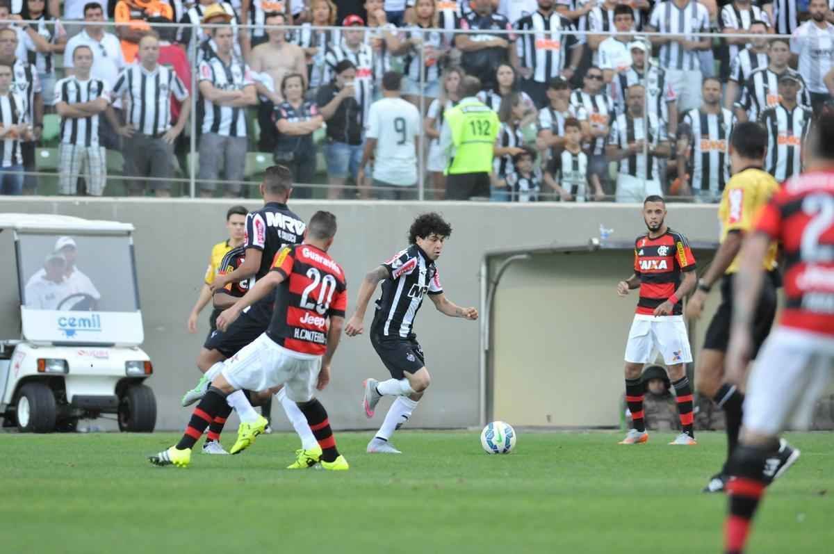 Imagens do segundo tempo da partida no Independncia, que teve at intervalo tcnico por conta do calor