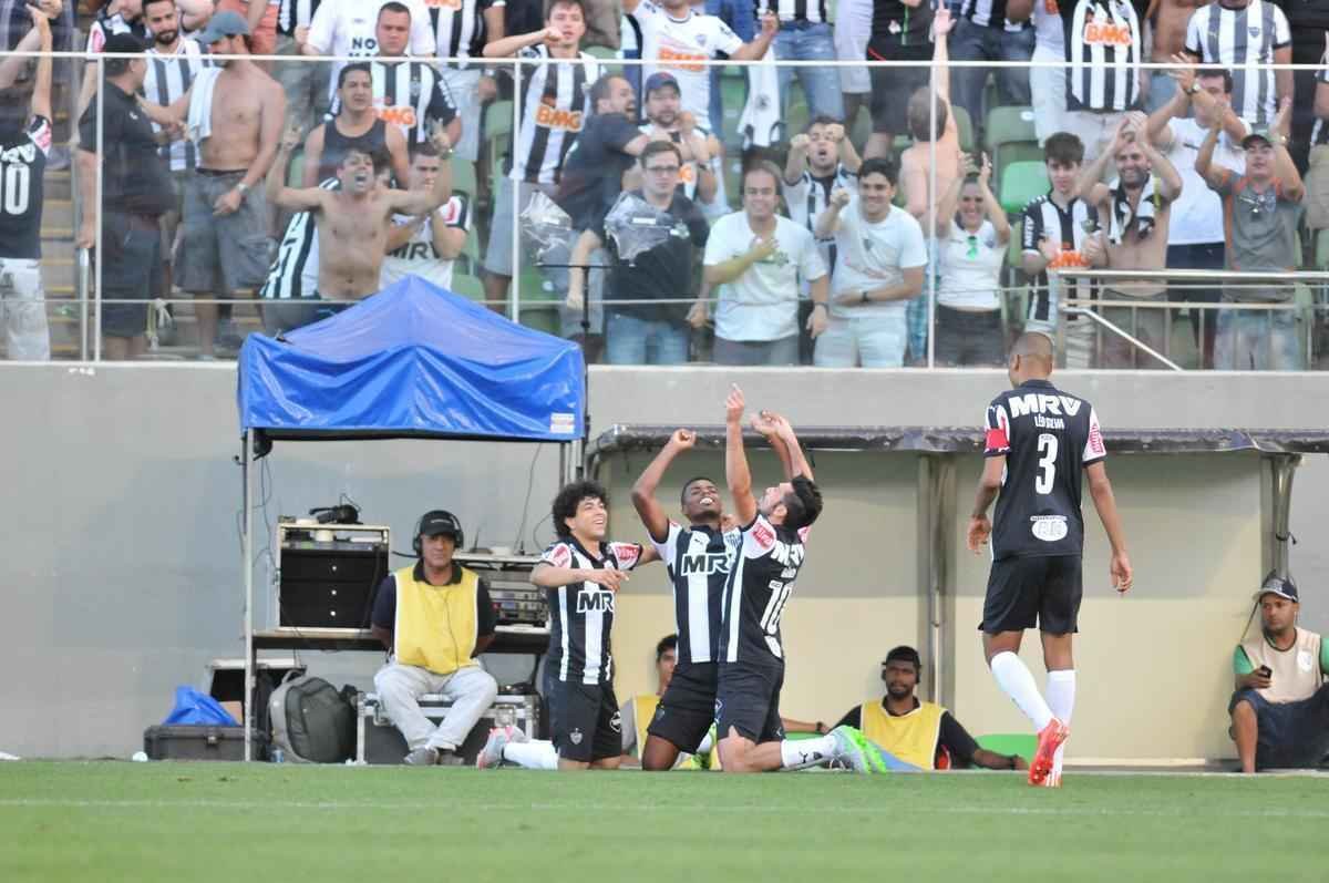 Jemerson marca terceiro gol do Atltico sobre o Flamengo, e Dtolo chega  terceira assistncia na partida