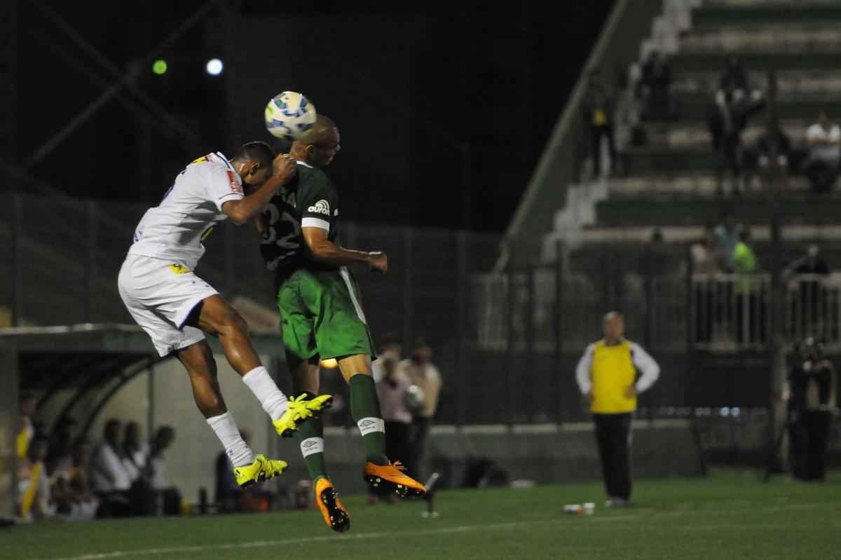 Cruzeiro venceu Chapecoense por 2 a 0 com gols de Fabiano e Rafael Lima
