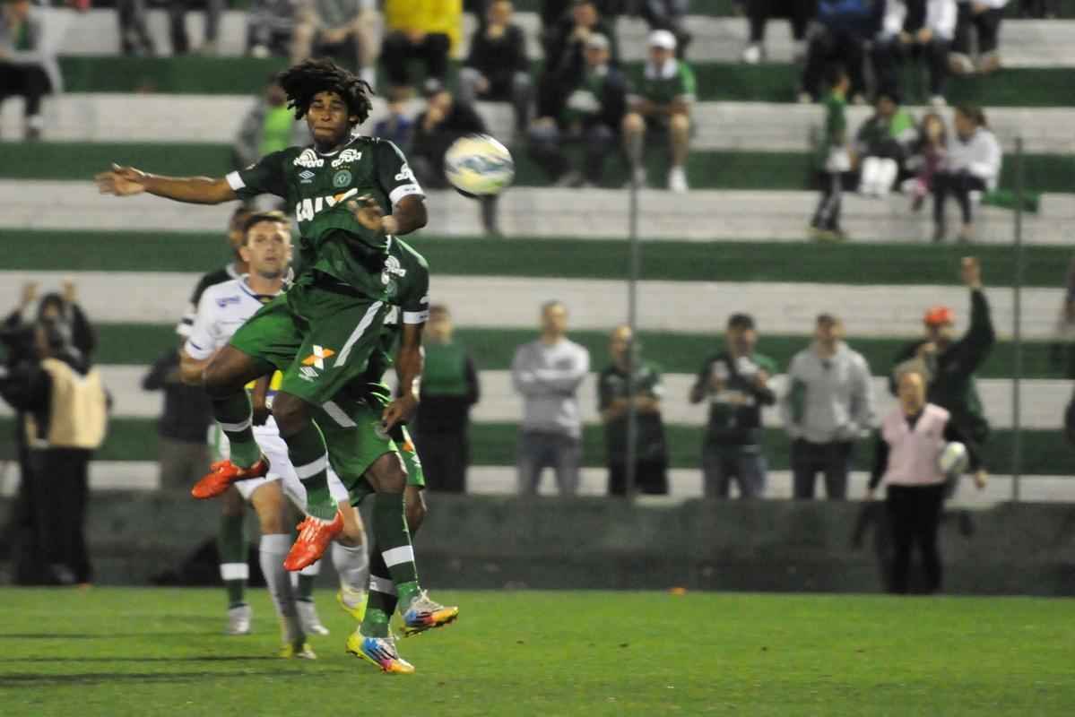 Cruzeiro venceu Chapecoense por 2 a 0 com gols de Fabiano e Rafael Lima