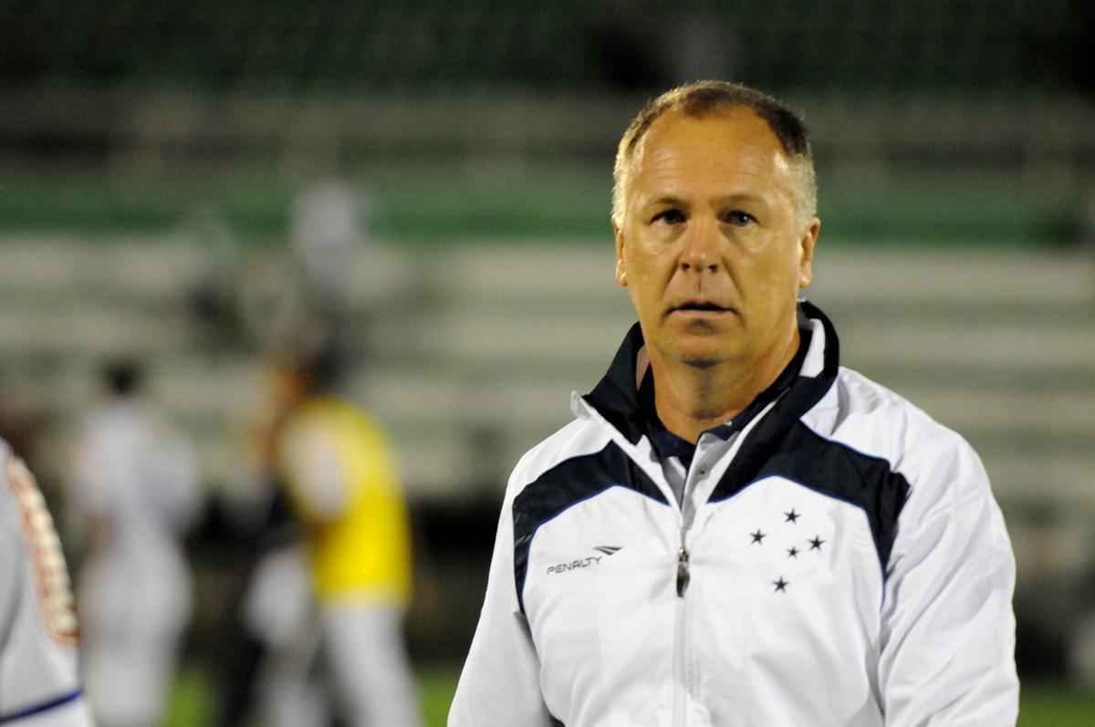 Cruzeiro venceu Chapecoense por 2 a 0 com gols de Fabiano e Rafael Lima