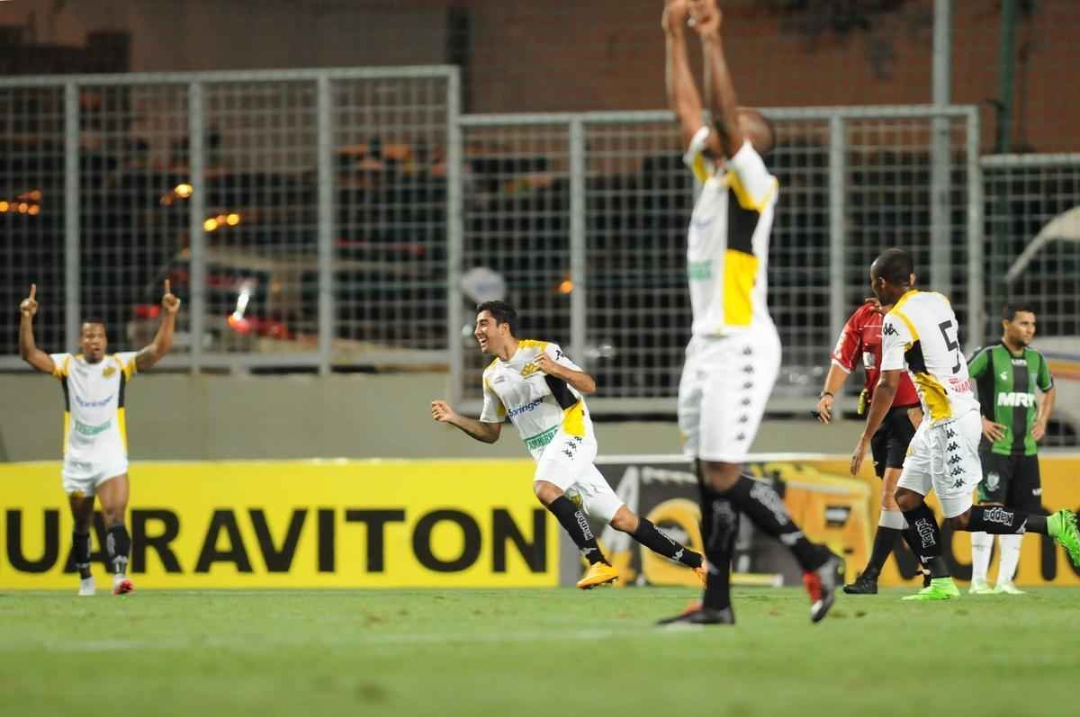 Fotos de Amrica x Cricima, no Independncia, em confronto vlido pela 28 rodada da Srie B do Brasileiro (Ramon Lisboa/EM/D.A Press)