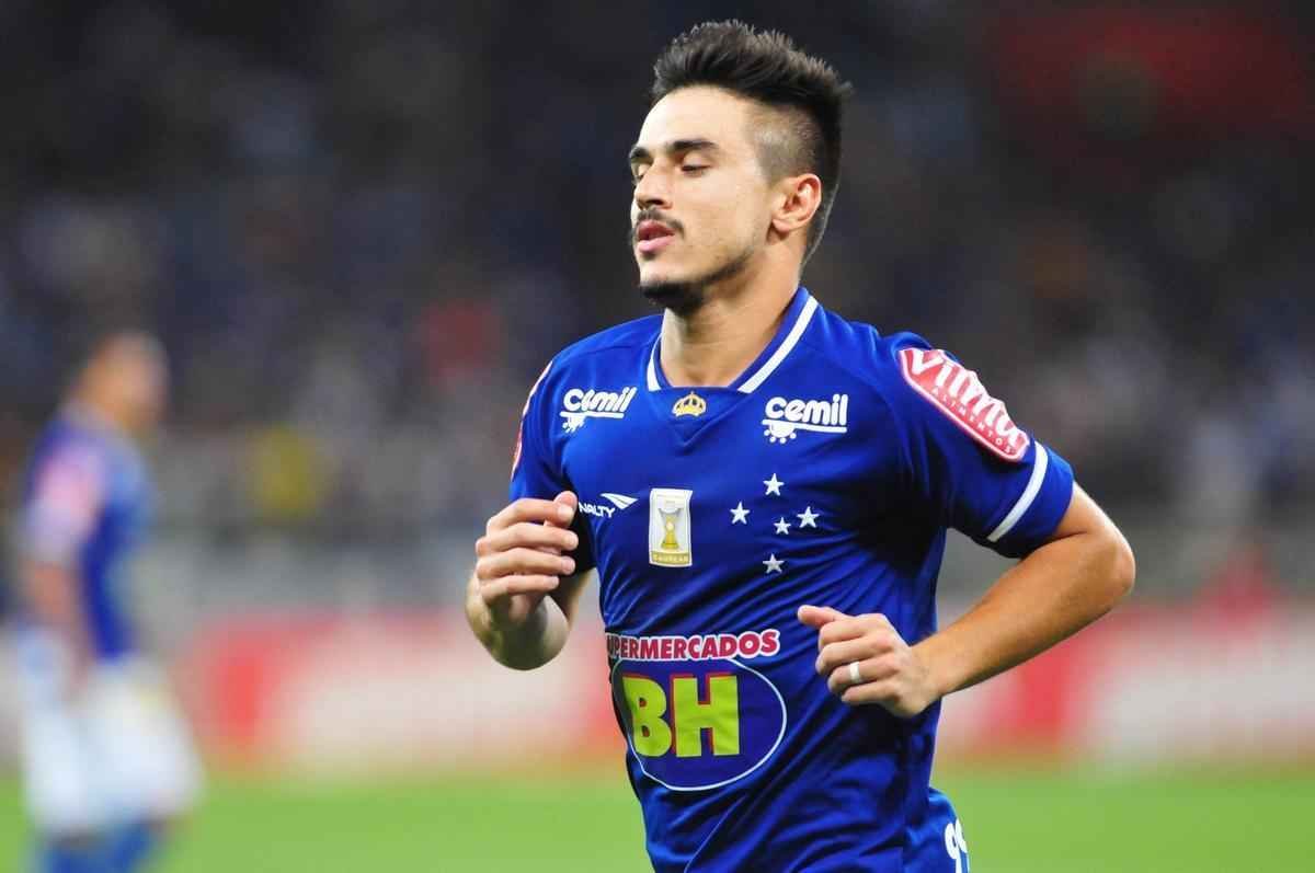 Cruzeiro venceu o Coritiba por 2 a 0 e fez a festa da torcida no Mineiro