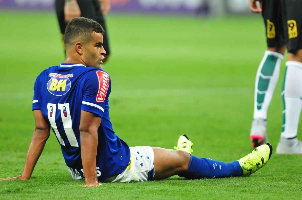 Cruzeiro venceu o Coritiba por 2 a 0 e fez a festa da torcida no Mineiro