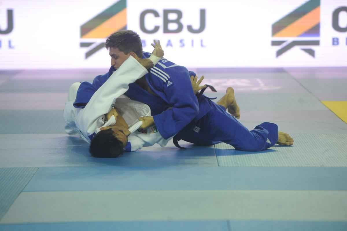 Eric Takabatake (60 kg) foi derrotado, por ippon, pelo judoca Philip Graf. Brbara Timo no deu chances para Jenny Werner e venceu com um wazari e um yuko.