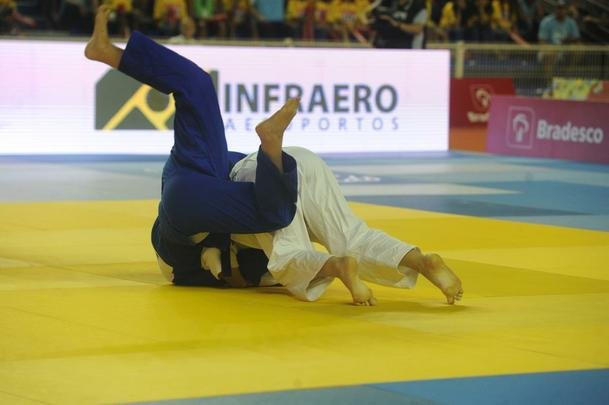 Eric Takabatake (60 kg) foi derrotado, por ippon, pelo judoca Philip Graf. Brbara Timo no deu chances para Jenny Werner e venceu com um wazari e um yuko.