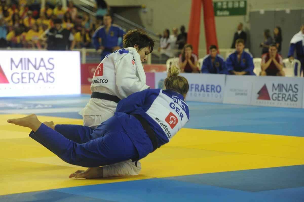 Brbara Timo no deu chances para Jenny Werner e venceu com um wazari e um yuko.