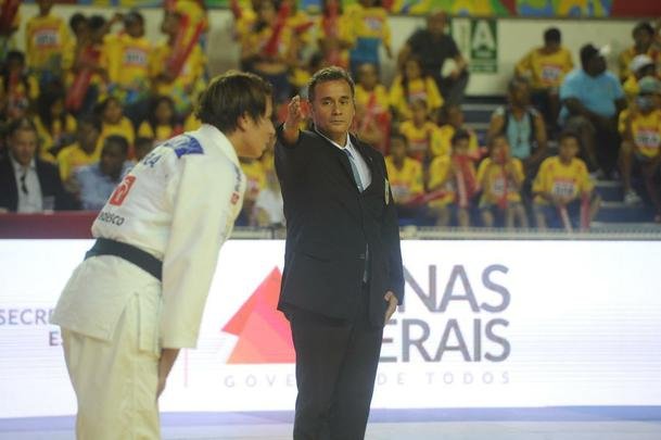 Brbara Timo no deu chances para Jenny Werner e venceu com um wazari e um yuko.