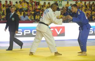 O quarto combate foi do minas-tenista Hugo Pessanha (-100 kg). O judoca, que em 2014 passou por uma cirurgia no joelho, venceu o campeo alemo Jnior, Daniel Herbst, com um ippon, aplicado em 50 segundos de luta. O brasileiro comemorou a volta por cima e disse que est pronto para representar o Brasil em seu prximo desafio, o Grand Slam de Paris, em outubro. %u201CFoi apenas a primeira luta aps a minha cirurgia, mas j serviu para me mostrar que estou bem e que posso voltar a defender o Brasil. Treinei muito para este desafio e estou treinando forte para o Grand Slam, tenho certeza que farei uma boa competio e vou representar muito bem o nosso Pas%u201D, destacou Pessanha.