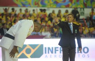 O quarto combate foi do minas-tenista Hugo Pessanha (-100 kg). O judoca, que em 2014 passou por uma cirurgia no joelho, venceu o campeo alemo Jnior, Daniel Herbst, com um ippon, aplicado em 50 segundos de luta. O brasileiro comemorou a volta por cima e disse que est pronto para representar o Brasil em seu prximo desafio, o Grand Slam de Paris, em outubro. %u201CFoi apenas a primeira luta aps a minha cirurgia, mas j serviu para me mostrar que estou bem e que posso voltar a defender o Brasil. Treinei muito para este desafio e estou treinando forte para o Grand Slam, tenho certeza que farei uma boa competio e vou representar muito bem o nosso Pas%u201D, destacou Pessanha.