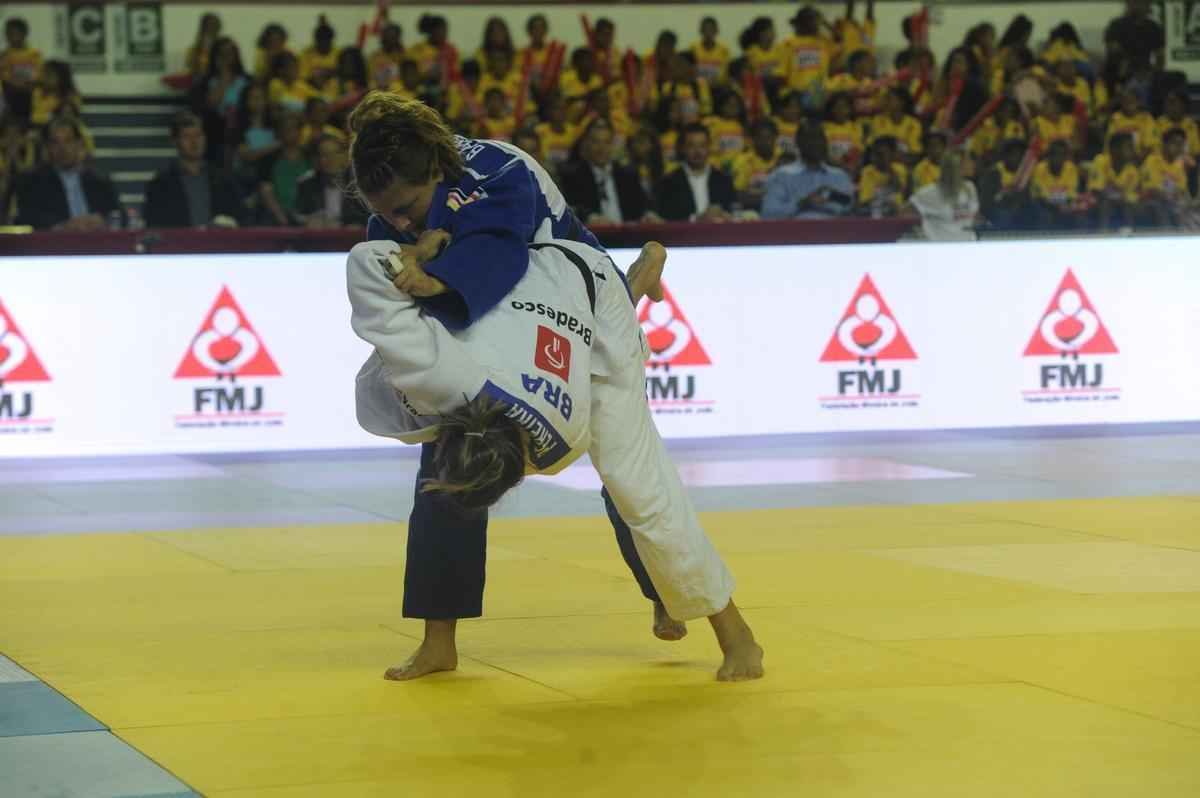 Isadora Pereira, tambm do Minas, no conseguiu vencer a alem Barbara Bandel. A minas-tenista sofreu um yuko, aos 18 segundos de luta, e no conseguiu reverter a situao. 