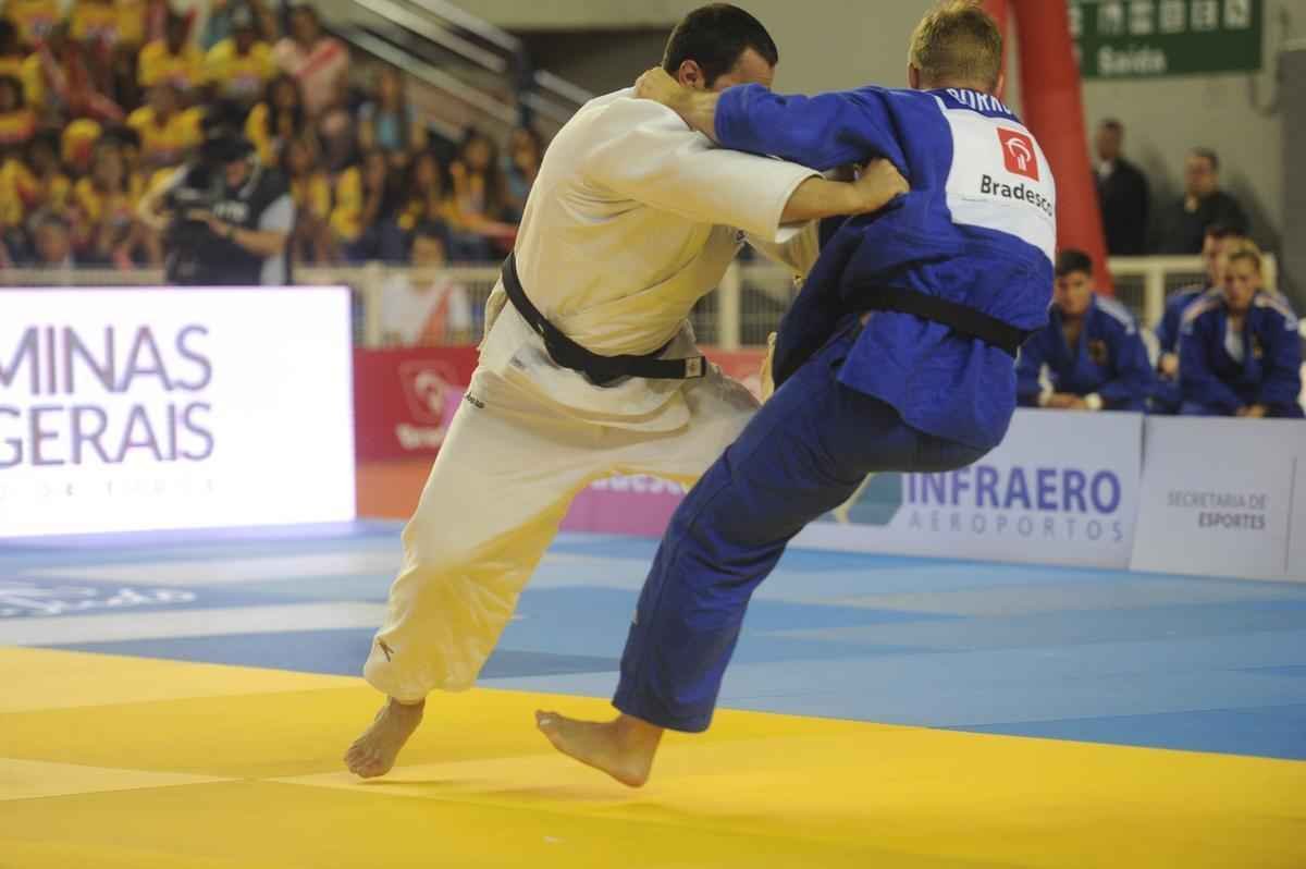 Peso-pesado David Moura enfrentou Pierri Borkowski, que sofreu na mo do brasileiro. Com 57 segundos de luta, David, sempre mais agressivo, aplicou um wazari. O alemo mal teve tempo para respirar e sofreu um ippon. A torcida aplaudiu de p a vitria do brasileiro e comemorou bastante o resultado final do Desafio, com vitria brasileira por 4 a 2.