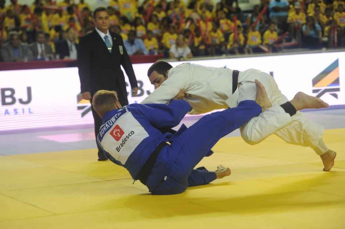 Peso-pesado David Moura enfrentou Pierri Borkowski, que sofreu na mo do brasileiro. Com 57 segundos de luta, David, sempre mais agressivo, aplicou um wazari. O alemo mal teve tempo para respirar e sofreu um ippon. A torcida aplaudiu de p a vitria do brasileiro e comemorou bastante o resultado final do Desafio, com vitria brasileira por 4 a 2.