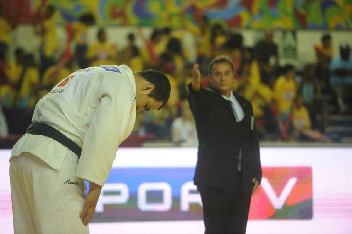 Peso-pesado David Moura enfrentou Pierri Borkowski, que sofreu na mo do brasileiro. Com 57 segundos de luta, David, sempre mais agressivo, aplicou um wazari. O alemo mal teve tempo para respirar e sofreu um ippon. A torcida aplaudiu de p a vitria do brasileiro e comemorou bastante o resultado final do Desafio, com vitria brasileira por 4 a 2.