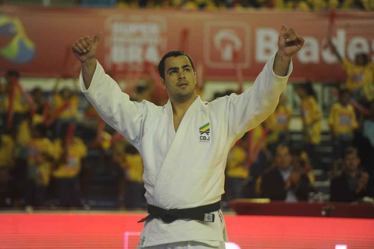 Peso-pesado David Moura enfrentou Pierri Borkowski, que sofreu na mo do brasileiro. Com 57 segundos de luta, David, sempre mais agressivo, aplicou um wazari. O alemo mal teve tempo para respirar e sofreu um ippon. A torcida aplaudiu de p a vitria do brasileiro e comemorou bastante o resultado final do Desafio, com vitria brasileira por 4 a 2.