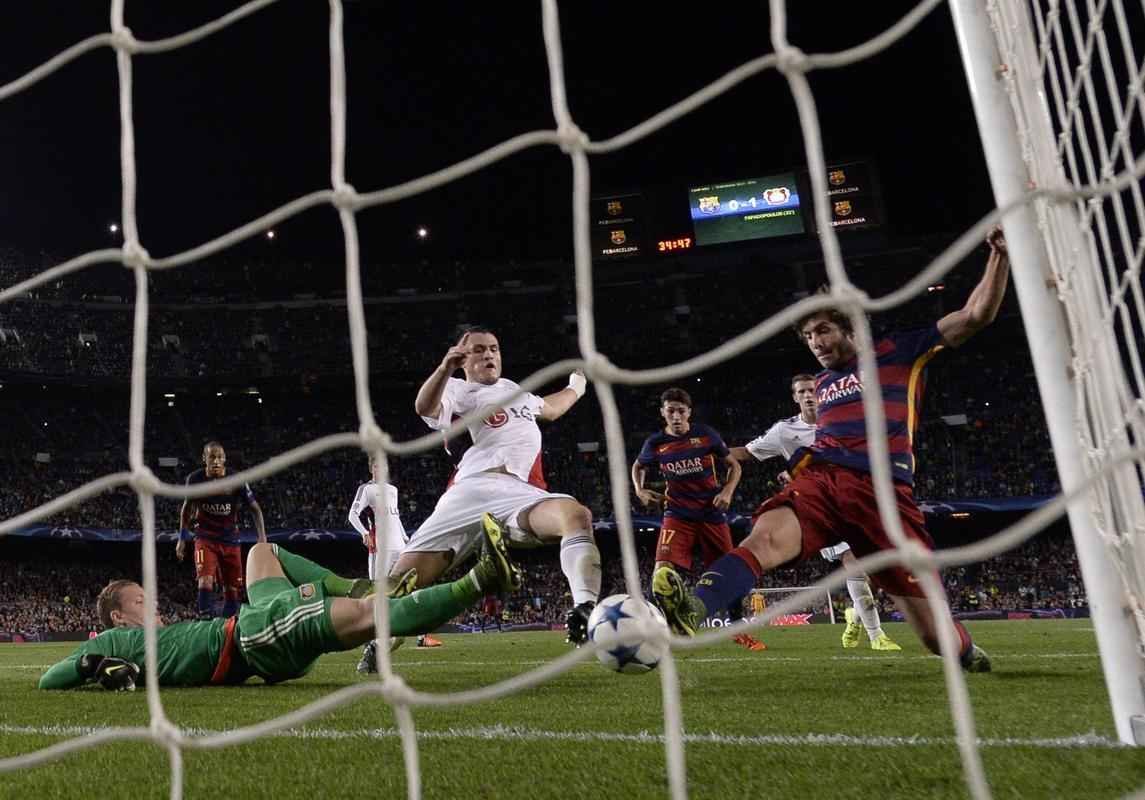 Fotos da partida entre Barcelona e Bayer Leverkusen, pela fase de grupos da Liga dos Campees 