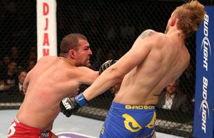 O UFC marcou o duelo entre Gustafsson e Shogun para definir o prximo desafiante dos meio-pesados. No dia 8 de dezembro de 2012, o sueco venceu por deciso unnime e ganhou a chance de disputar o cinturo