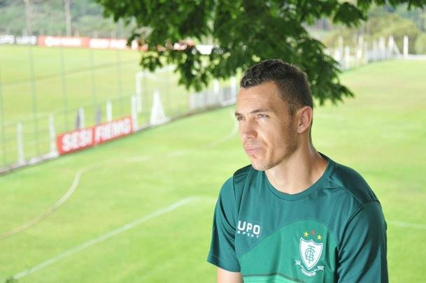 Em entrevista exclusiva ao Superesportes, Marcelo Toscano falou de sonho do acesso, objetivo de ser artilheiro da Srie B e assdio de clubes ao seu futebol. Atacante do Amrica soma 11 gols e sete assistncias na Segunda Diviso Nacional (fotos: Rodrigo Clemente/EM/D.A Press).
