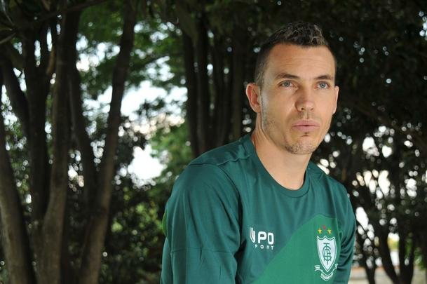 Em entrevista exclusiva ao Superesportes, Marcelo Toscano falou de sonho do acesso, objetivo de ser artilheiro da Srie B e assdio de clubes ao seu futebol. Atacante do Amrica soma 11 gols e sete assistncias na Segunda Diviso Nacional (fotos: Rodrigo Clemente/EM/D.A Press).