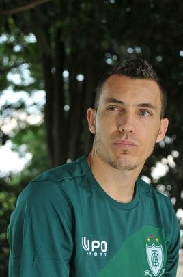 Em entrevista exclusiva ao Superesportes, Marcelo Toscano falou de sonho do acesso, objetivo de ser artilheiro da Srie B e assdio de clubes ao seu futebol. Atacante do Amrica soma 11 gols e sete assistncias na Segunda Diviso Nacional (fotos: Rodrigo Clemente/EM/D.A Press).