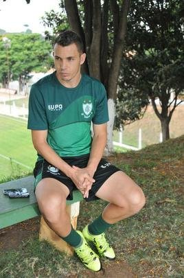 Em entrevista exclusiva ao Superesportes, Marcelo Toscano falou de sonho do acesso, objetivo de ser artilheiro da Srie B e assdio de clubes ao seu futebol. Atacante do Amrica soma 11 gols e sete assistncias na Segunda Diviso Nacional (fotos: Rodrigo Clemente/EM/D.A Press).