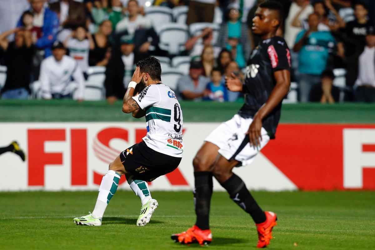 Imagens do jogo entre Coritiba e Atltico, vlido pela 29 rodada do Campeonato Brasileiro, no Couto Pereira