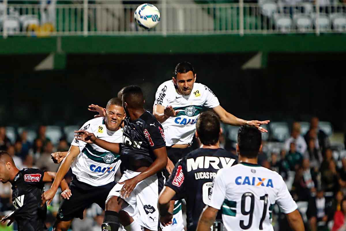 Imagens do jogo entre Coritiba e Atltico, vlido pela 29 rodada do Campeonato Brasileiro, no Couto Pereira