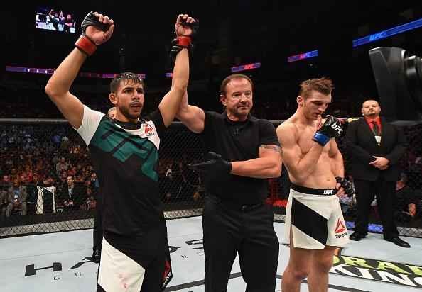 Yar Rodrguez (bermuda preta) venceu Daniel Hooker por deciso unnime