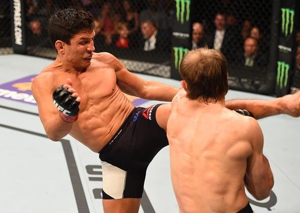 Joseph Benavidez (bermuda preta) venceu Ali Bagautinov por deciso unnime