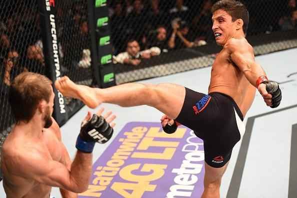 Joseph Benavidez (bermuda preta) venceu Ali Bagautinov por deciso unnime