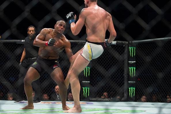 Veja imagens da pica batalha entre Daniel Cormier e Alexander Gustafsson, valendo o cinturo dos meio-pesados do UFC