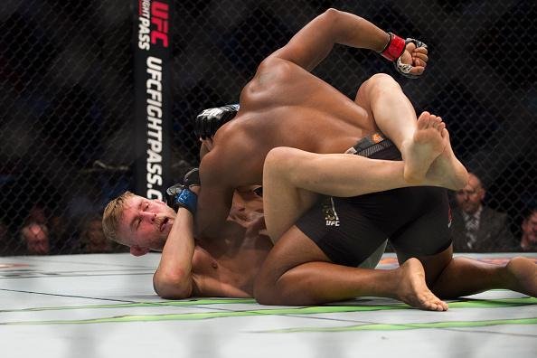 Veja imagens da pica batalha entre Daniel Cormier e Alexander Gustafsson, valendo o cinturo dos meio-pesados do UFC