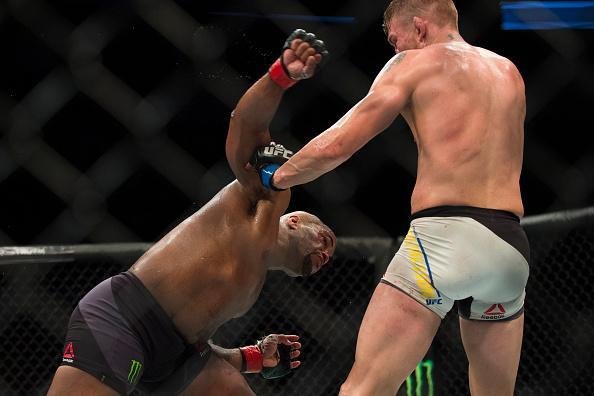 Veja imagens da pica batalha entre Daniel Cormier e Alexander Gustafsson, valendo o cinturo dos meio-pesados do UFC
