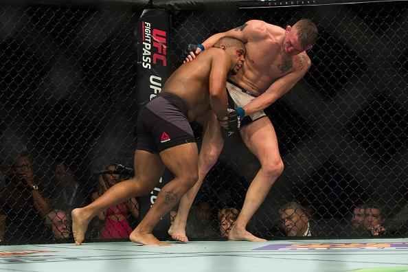 Veja imagens da pica batalha entre Daniel Cormier e Alexander Gustafsson, valendo o cinturo dos meio-pesados do UFC