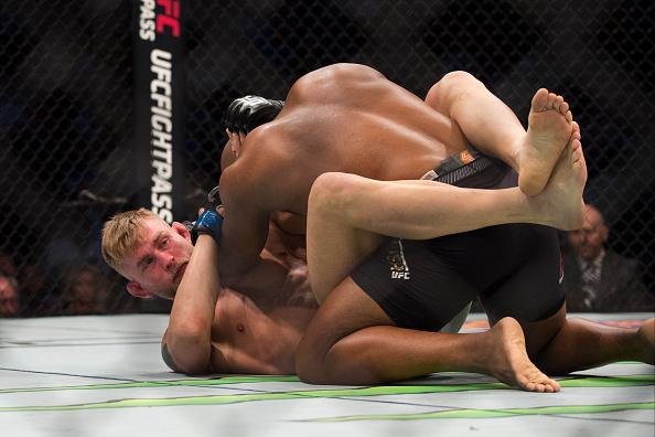 Veja imagens da pica batalha entre Daniel Cormier e Alexander Gustafsson, valendo o cinturo dos meio-pesados do UFC