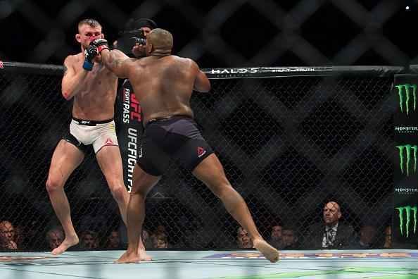 Veja imagens da pica batalha entre Daniel Cormier e Alexander Gustafsson, valendo o cinturo dos meio-pesados do UFC