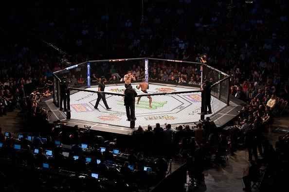 Veja imagens da pica batalha entre Daniel Cormier e Alexander Gustafsson, valendo o cinturo dos meio-pesados do UFC